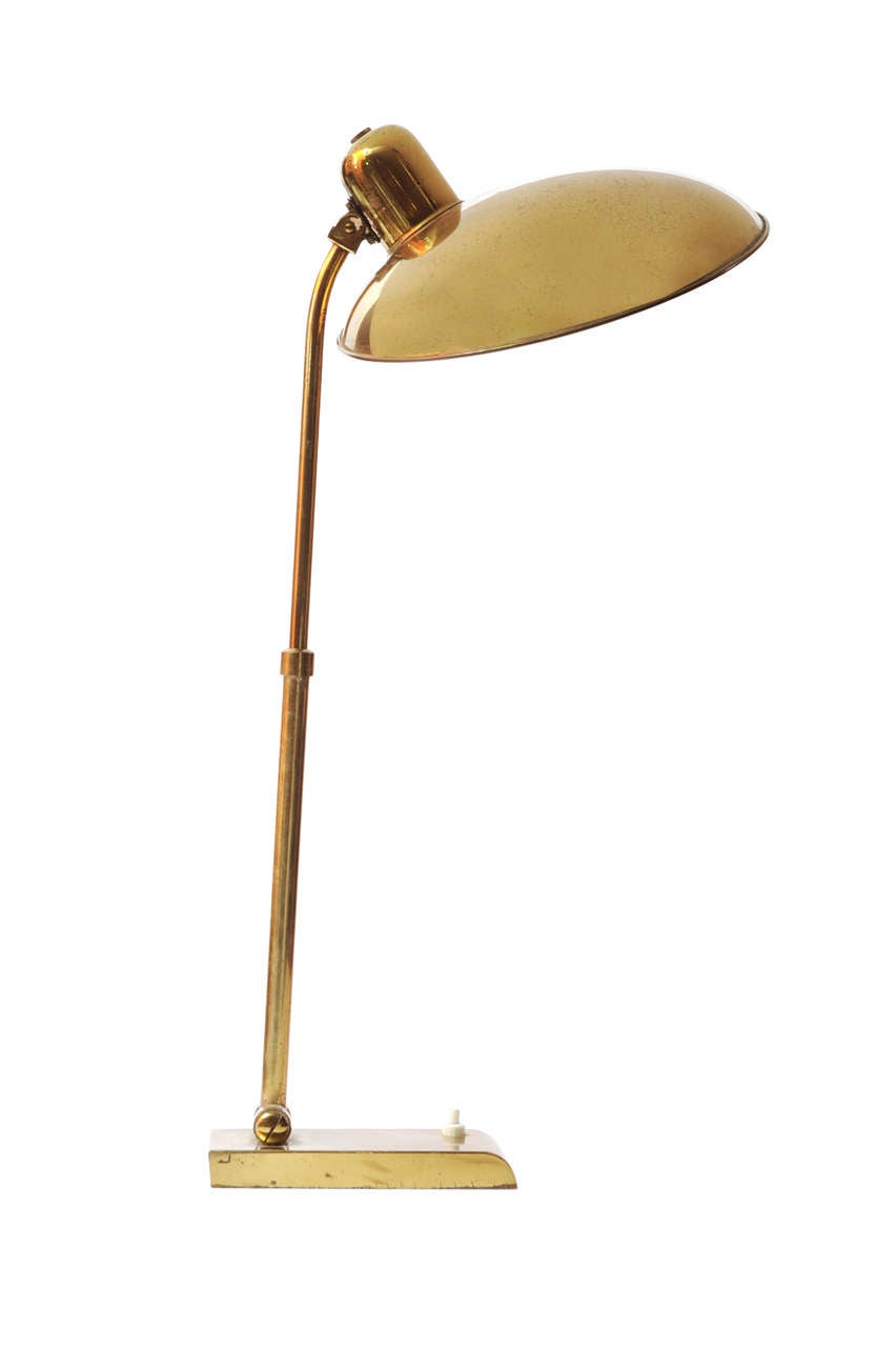 1950s Adjustable French Desk Lamp in Brass In Excellent Condition For Sale In Milan, IT